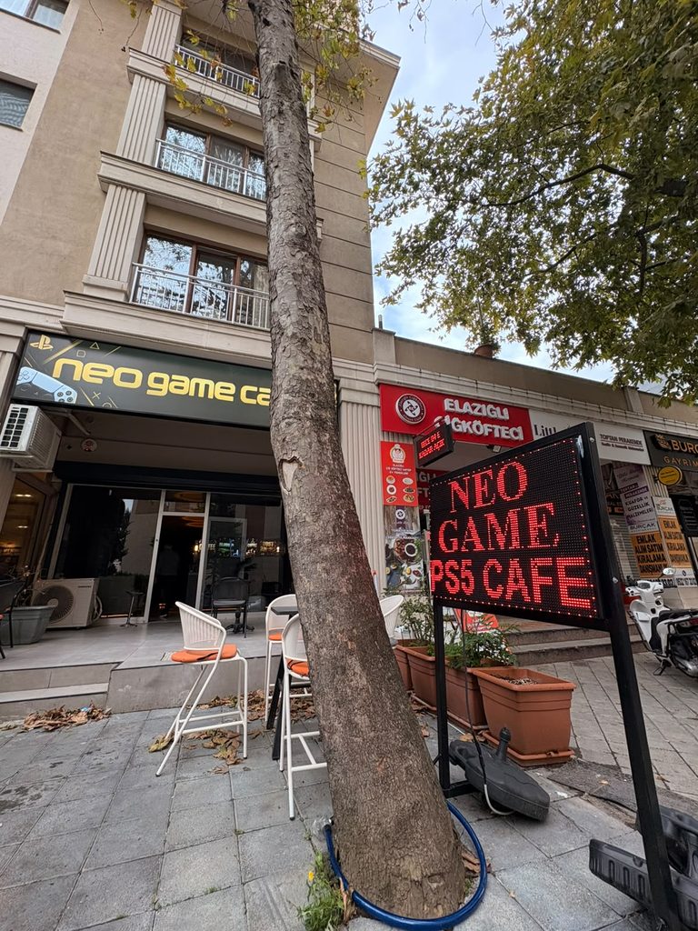 Neo Game Cafe Dış Cephe ve Cadde Girişi